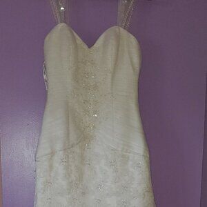 Oleg Cassini Wedding Gown, Size 6, for Repurposing or ???